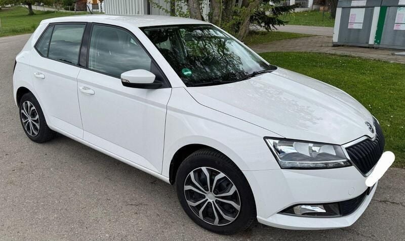 Weiß Gebraucht 2019 Skoda Fabia Style Limousine | 11.500 € (Superpreis) - Bild 1/4