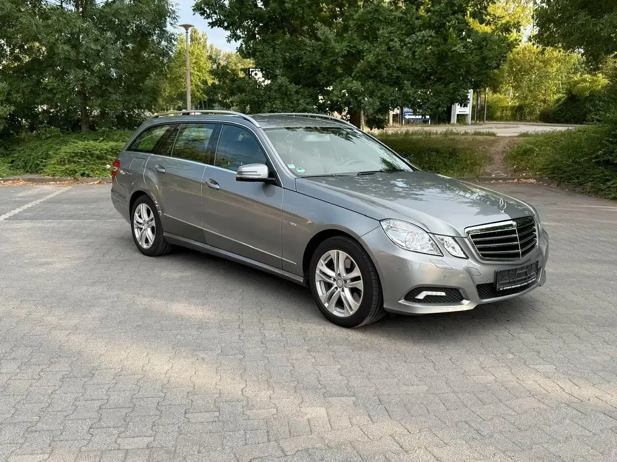 Gebraucht Mercedes E250 Avantgarde 204 PS (150 kW) 2010 Silber Kombi