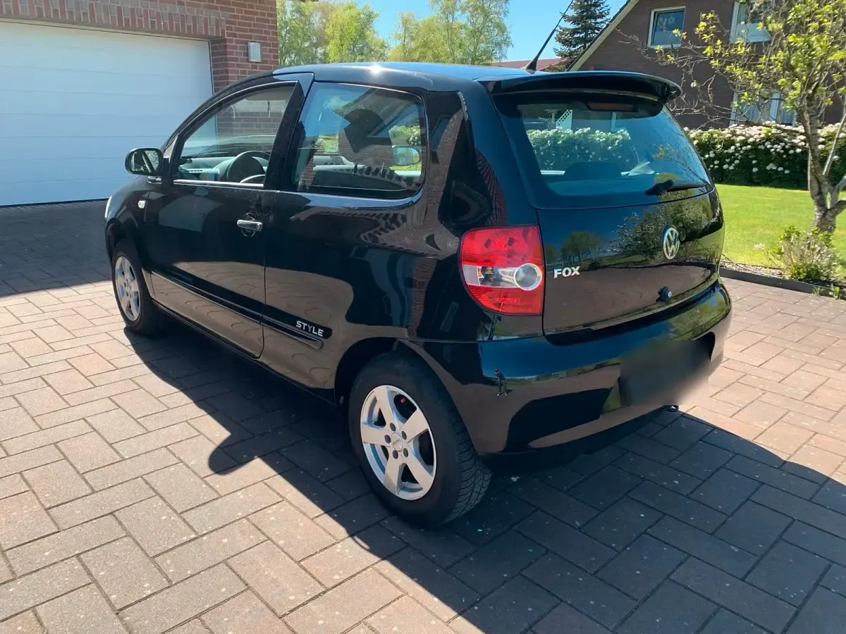 Second-hand VW Fox Style 55 CP (40 kW) 2010 Negru Hatchback