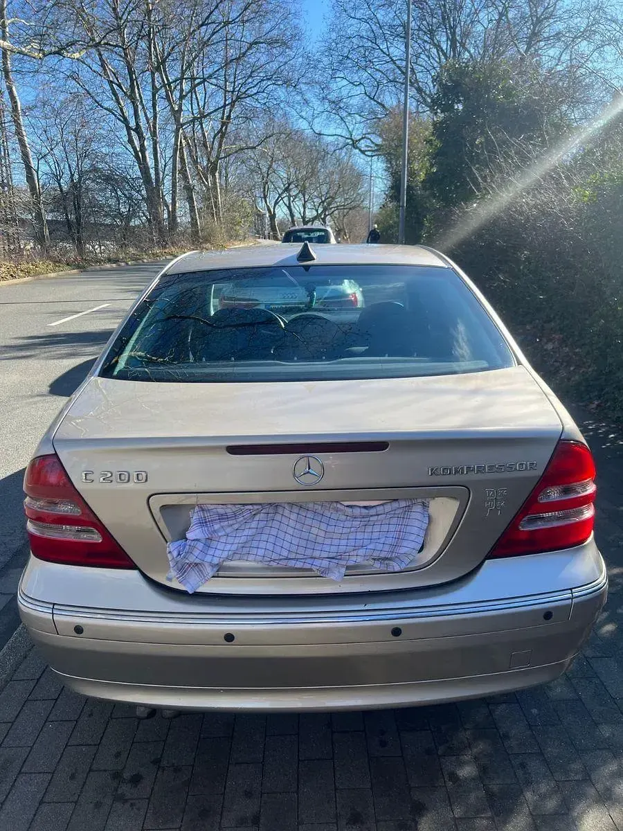 Gebraucht Mercedes C200 Elegance 163 PS (119 kW) 2003 Gold Limousine