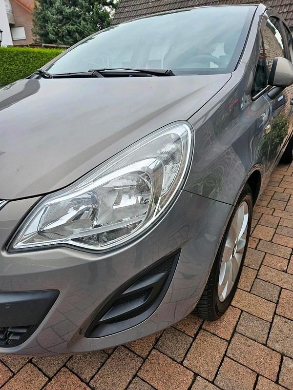 Braun Gebraucht 2012 Opel Corsa Selection Kleinwagen | 4.750 € (Fairer Preis) - Bild 1/4