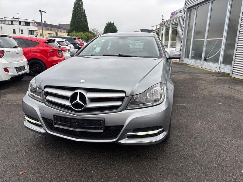Gebraucht Mercedes C180 156 PS (114 kW) 2012 Silber Coupé