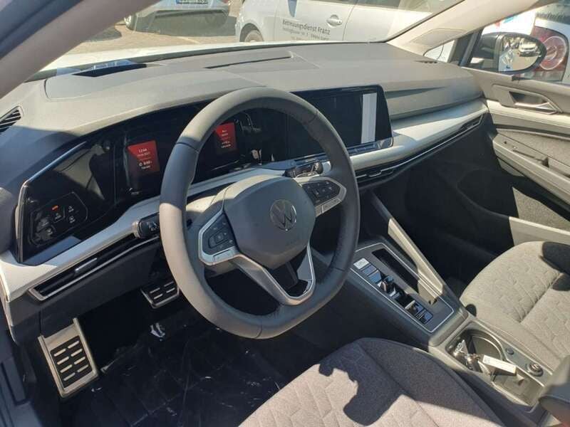 Gebraucht VW Golf VIII Move 150 PS (110 kW) 2023 Weiss Limousine