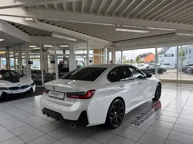 Gebraucht BMW 320 M Sport 184 PS (135 kW) 2023 Weiß Limousine