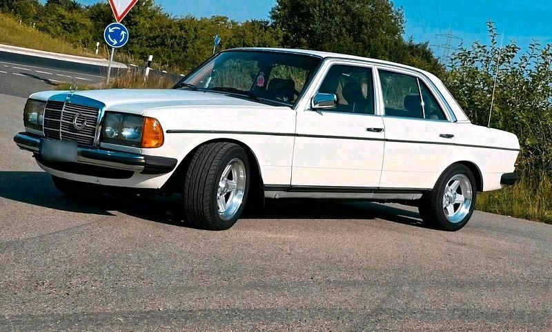 Gebraucht Mercedes E230 136 PS (100 kW) 1983 Weiß Limousine