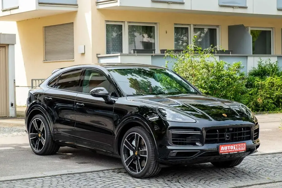 Gebraucht Porsche Cayenne Turbo 549 PS (403 kW) 2024 Schwarz SUV