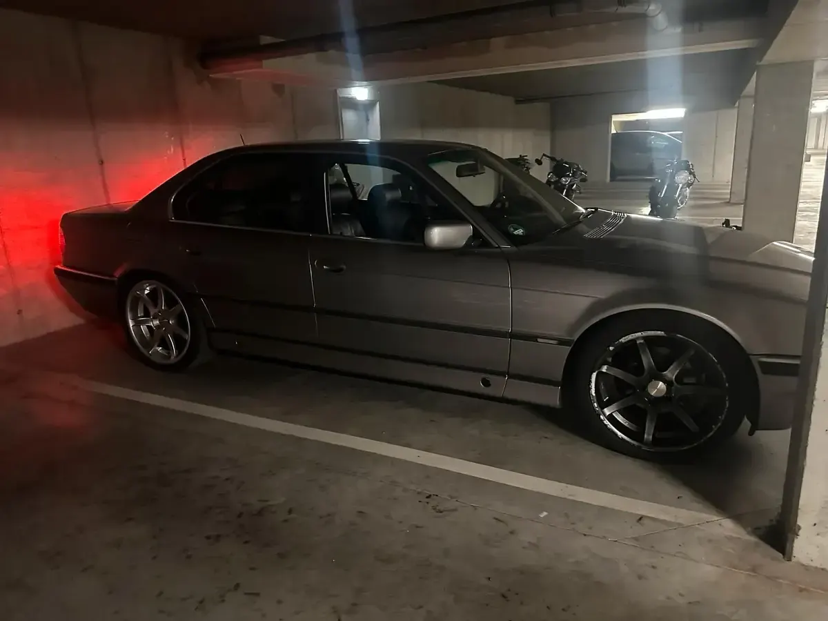 Gebraucht BMW 728 193 PS (141 kW) 1995 Silber Limousine