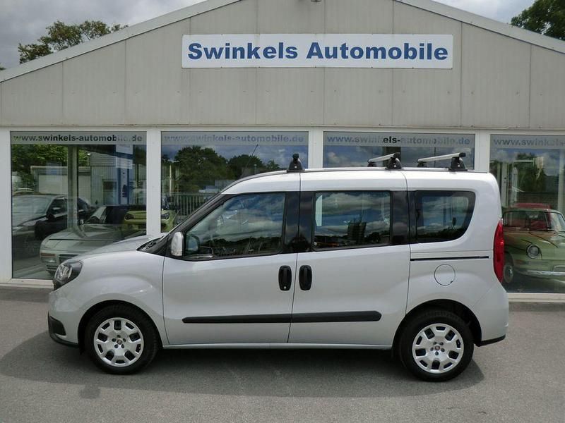 Grau Gebraucht 2022 Fiat Doblò Van / Kleinbus | 15.900 € - Bild 1/4
