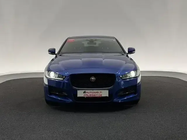 Gebraucht Jaguar XE R-Sport 180 PS (132 kW) 2019 Blau Limousine
