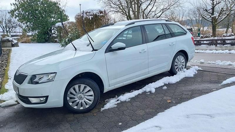 Gebraucht Skoda Octavia 150 PS (110 kW) 2015 Weiß Kleinwagen
