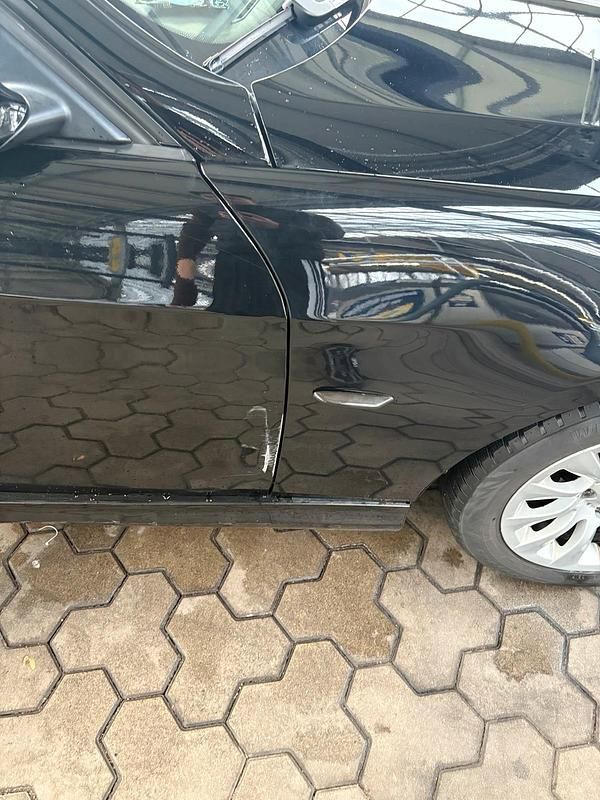 Gebraucht BMW 318 143 PS (105 kW) 2009 Schwarz Limousine