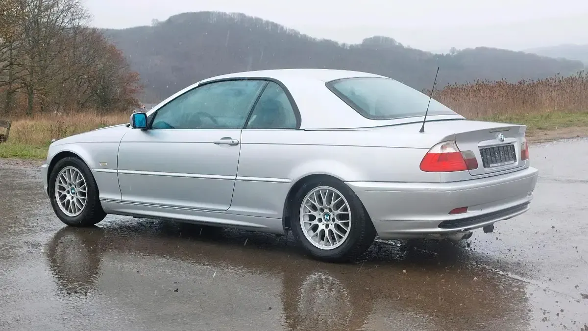 Gebraucht BMW 320 Cabriolet 170 PS (125 kW) 2003 Silber Cabrio