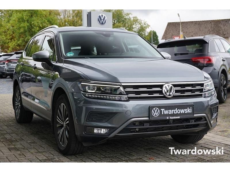 Grau Gebraucht 2018 VW Tiguan Allspace Highline SUV | 27.990 € (Fairer Preis) - Bild 1/4