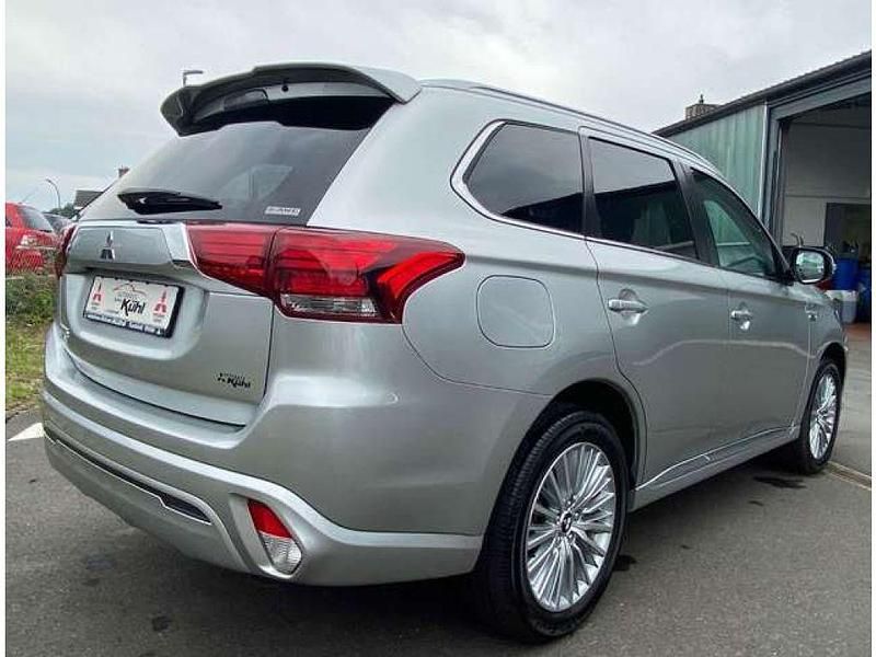 Gebraucht Mitsubishi Outlander P-HEV Basis 224 PS (164 kW) 2019 Sterlingsilber SUV