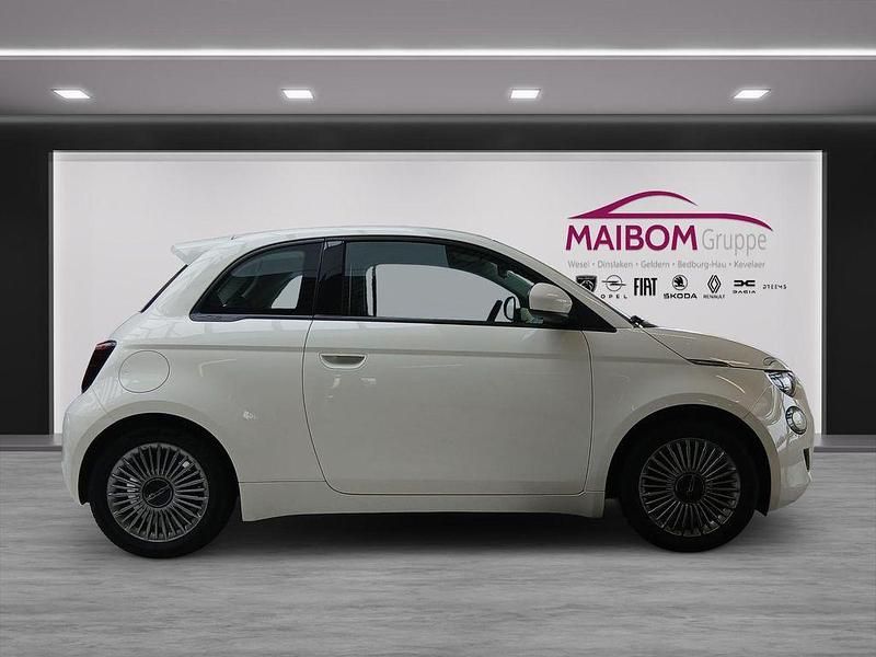 Gebraucht Fiat 500e Basis 86 kW (118 PS) 2023 Colore esterno (arktis weiß) Kleinwagen