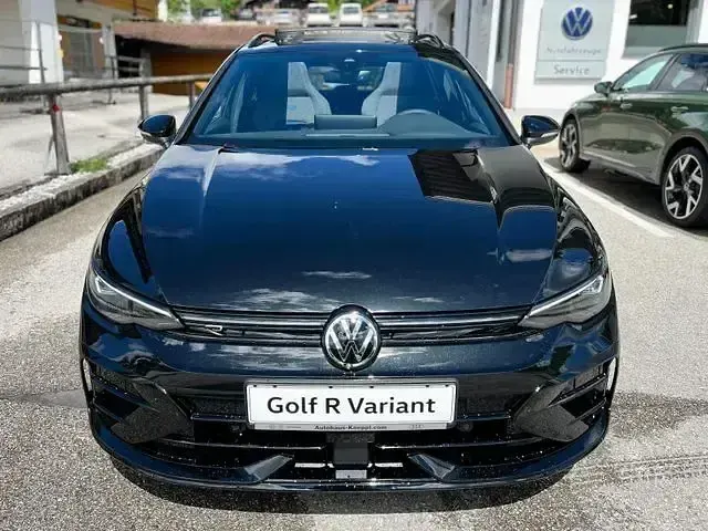 Second-hand VW Golf VIII R 333 CP (244 kW) 2025 Negru Break
