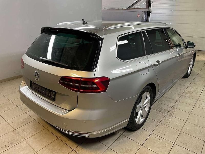 Gebraucht VW Passat Highline 150 PS (110 kW) 2016 Tungsten silver metallic Kombi