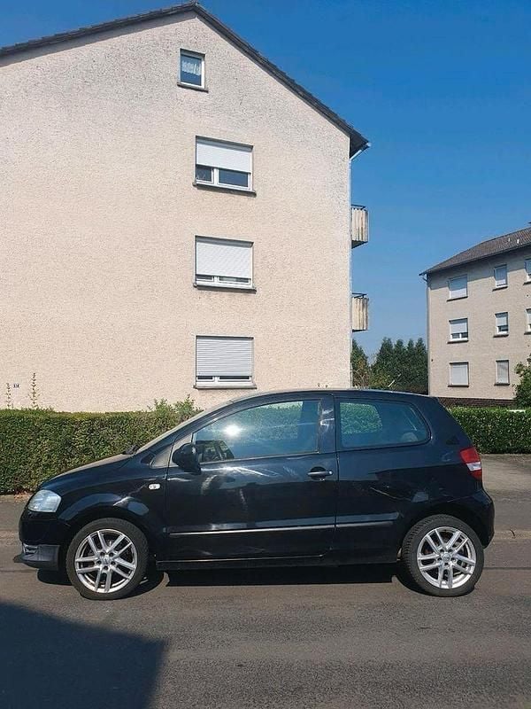 Gebraucht VW Fox 54 PS (39 kW) 2008 Schwarz Kleinwagen