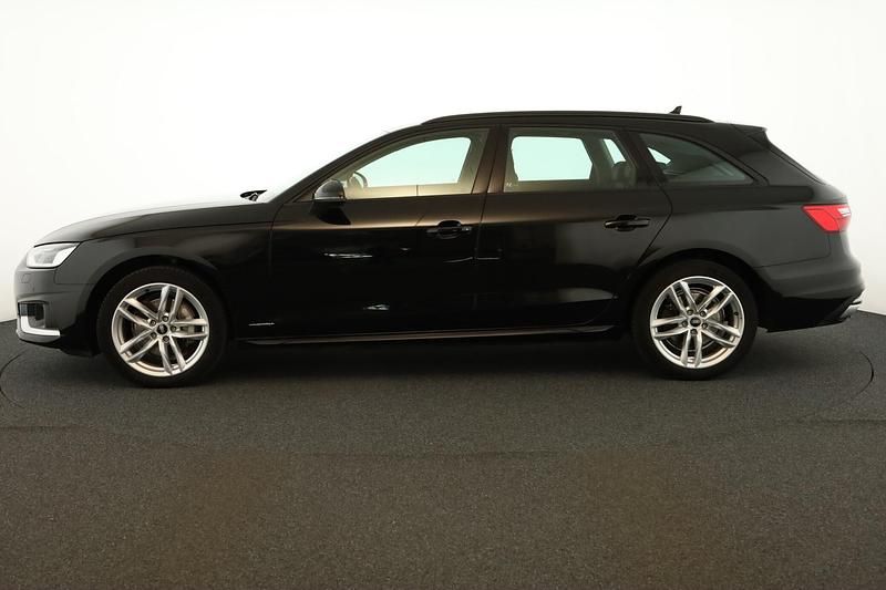 Używany Audi A4 Advanced 204 KM (150 kW) 2023 Czarny Kombi