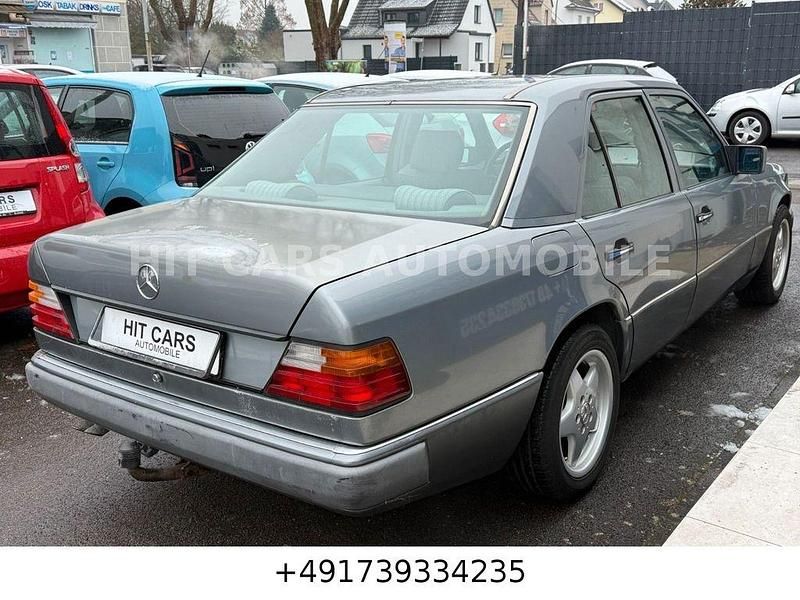 Gebraucht Mercedes E260 160 PS (117 kW) 1992 Grau Limousine