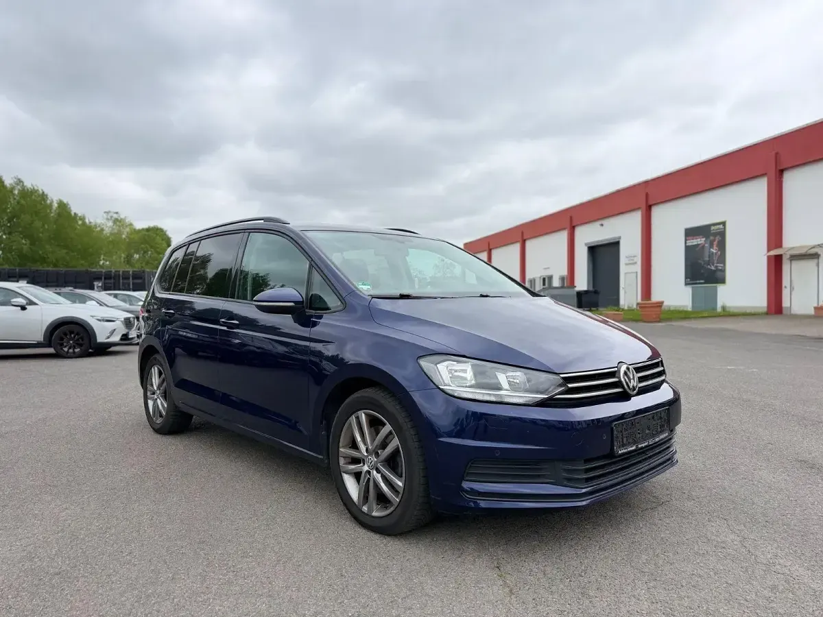 Gebraucht VW Touran Comfortline 150 PS (110 kW) 2019 Blau Van / Kleinbus