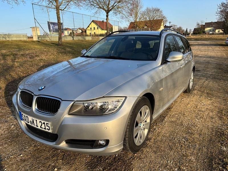 Gebraucht BMW 318 143 PS (105 kW) 2010 Silber Kombi