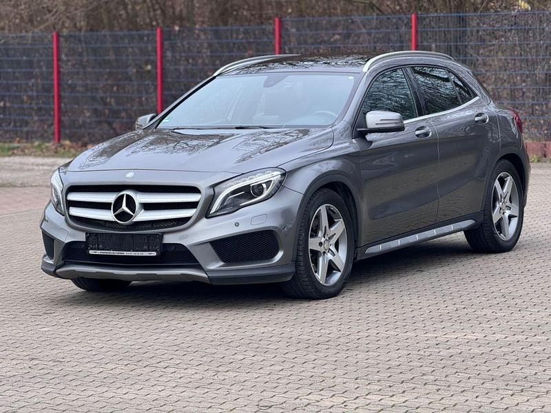 Grau Gebraucht 2017 Mercedes GLA220 AMG SUV | 14.900 € (Superpreis) - Bild 1/4