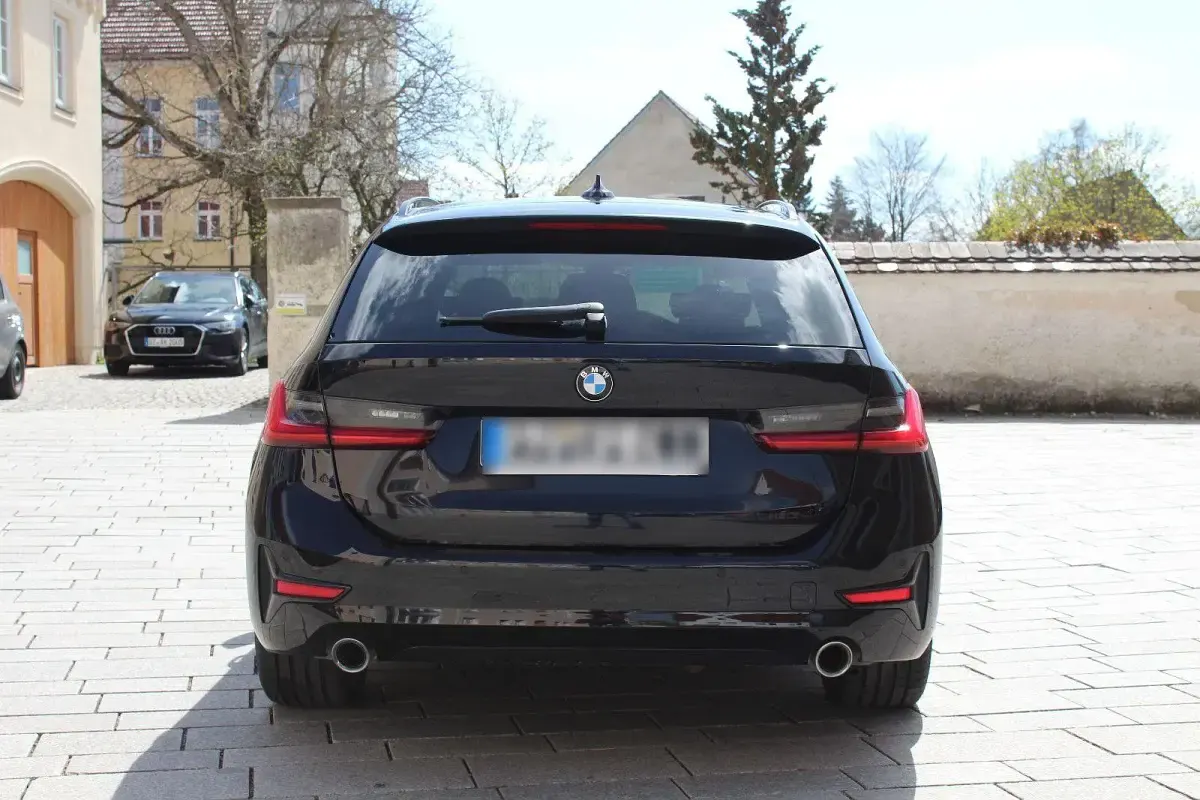 Gebraucht BMW 320e Shadowline 190 PS (139 kW) 2020 Schwarz Kombi