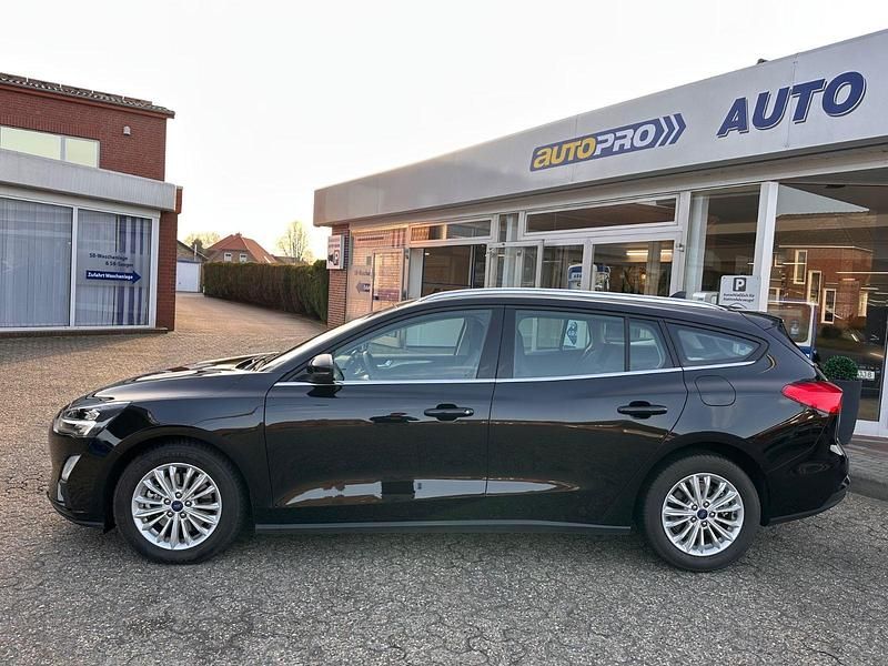 Gebraucht Ford Focus Titanium 125 PS (91 kW) 2020 Schwarz Kombi