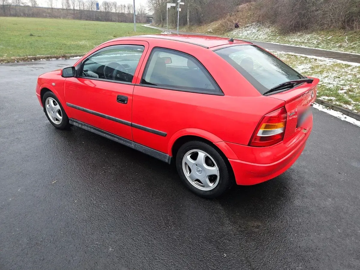 Gebraucht Opel Astra 65 PS (47 kW) 1999 Rot Limousine