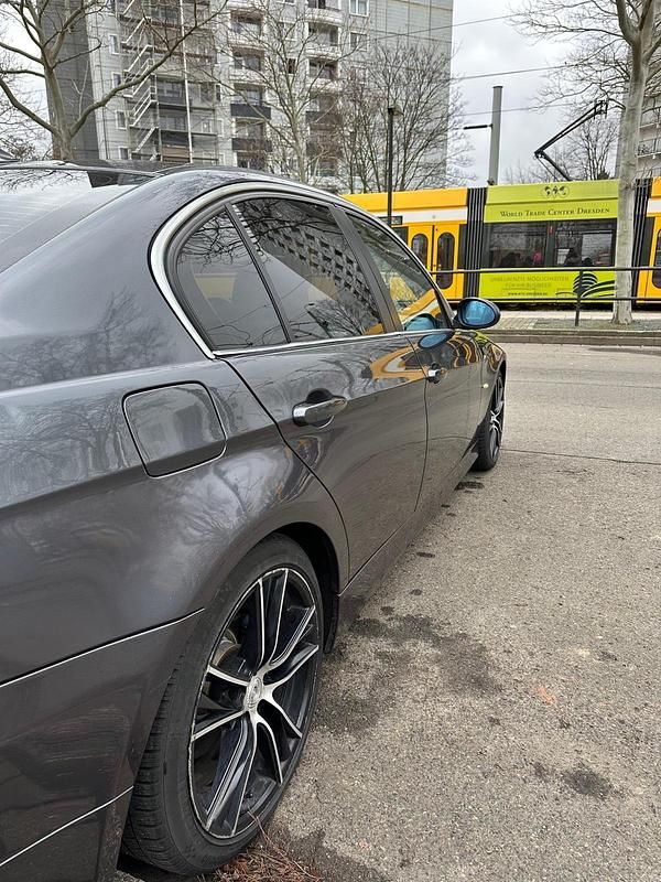 Second-hand BMW 325 218 CP (160 kW) 2006 Berlinǎ