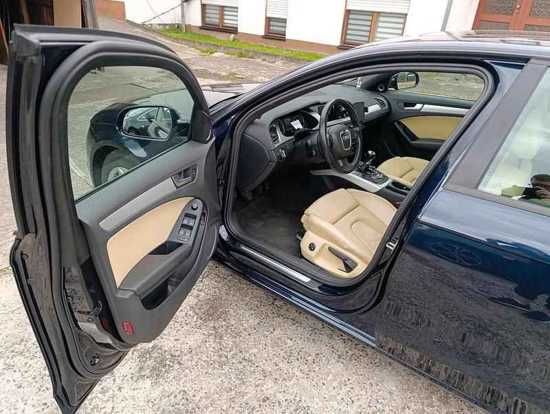 Blau Gebraucht 2010 Audi A4 Limousine | 5.500 € (Guter Preis) - Bild 1/4