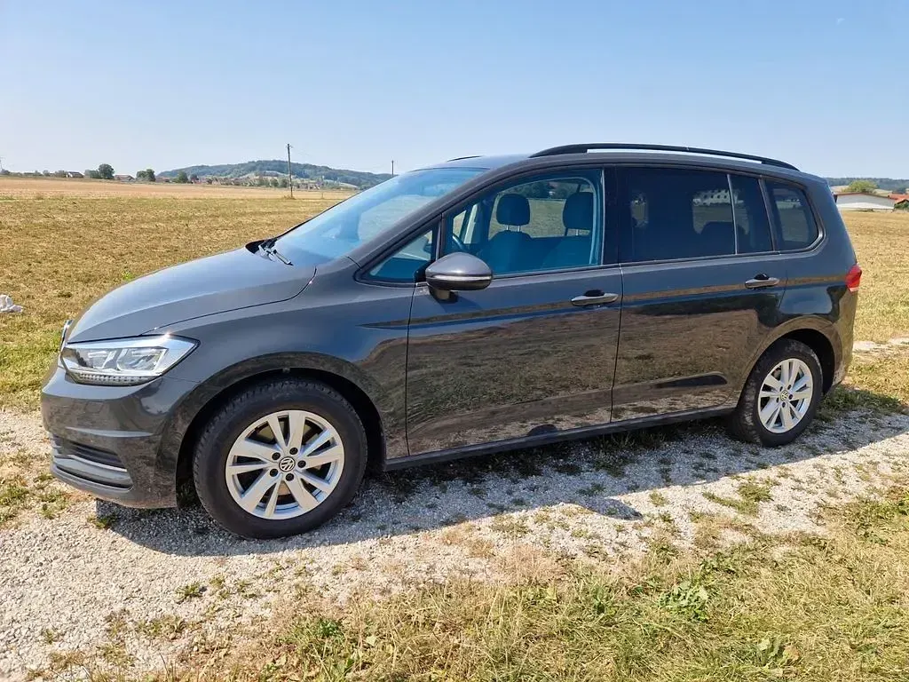 Gebraucht VW Touran Comfortline 150 PS (110 kW) 2019 Grau Van / Kleinbus