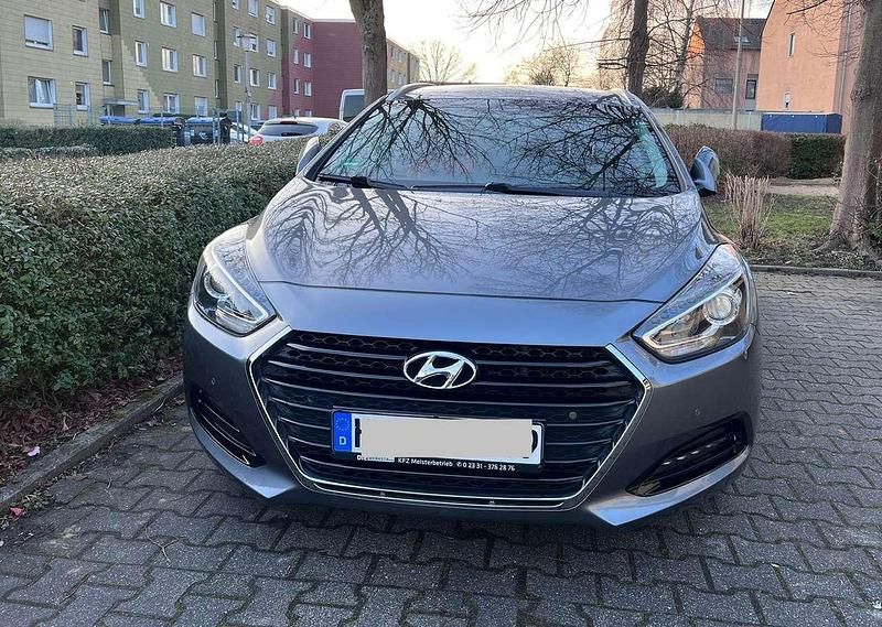 Gebraucht Hyundai i40 141 PS (103 kW) 2017 Grau Kombi