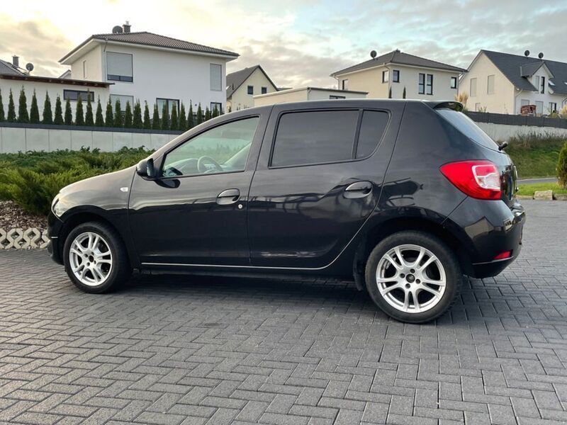 Gebraucht Dacia Sandero 90 PS (66 kW) 2014 Schwarz Kleinwagen
