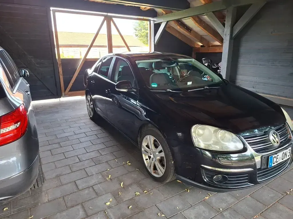 Gebraucht VW Jetta United 105 PS (77 kW) 2008 Schwarz Limousine