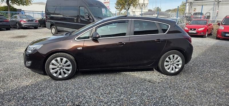 Gebraucht Opel Astra Innovation 131 PS (96 kW) 2012 Braun Limousine