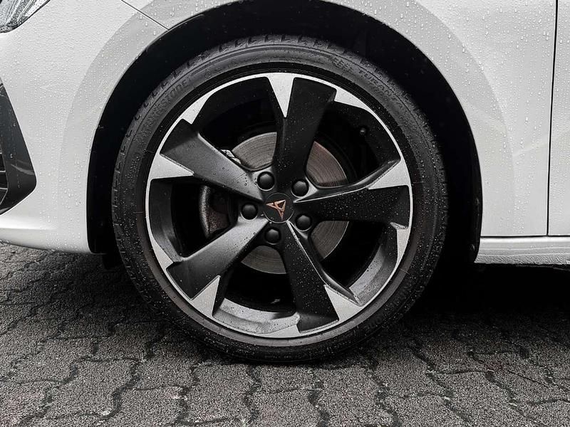 Second-hand Cupra Leon 150 CP (110 kW) 2024 Alb Break