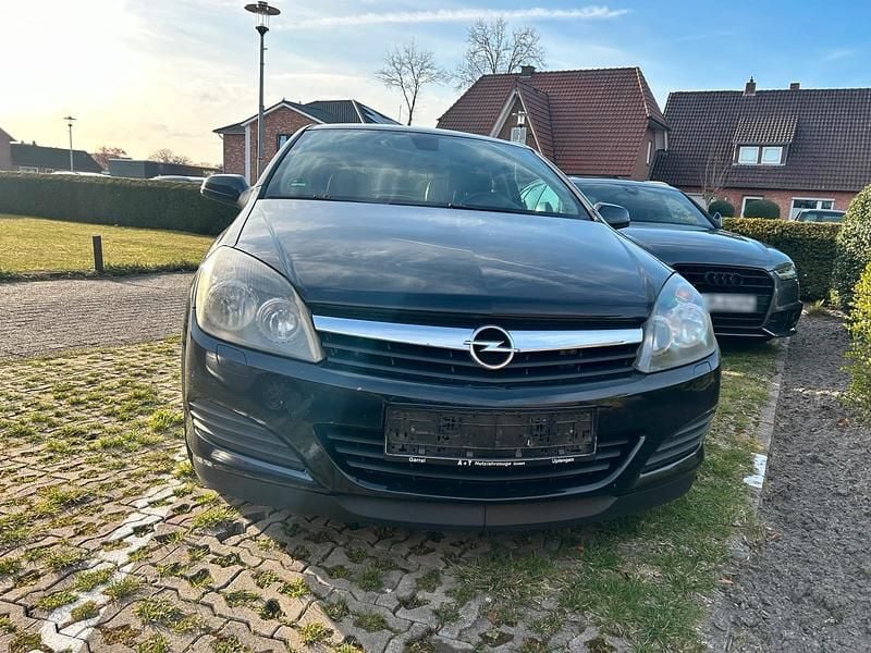 Second-hand Opel Astra 105 CP (77 kW) 2005 Negru Coupe