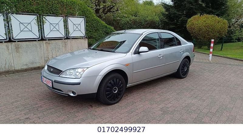 Gebraucht Ford Mondeo Ghia 125 PS (91 kW) 2001 Silber Limousine