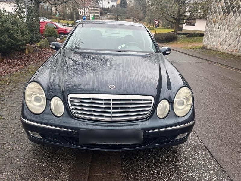 Gebraucht Mercedes E240 Elegance 177 PS (130 kW) 2002 Blau Limousine