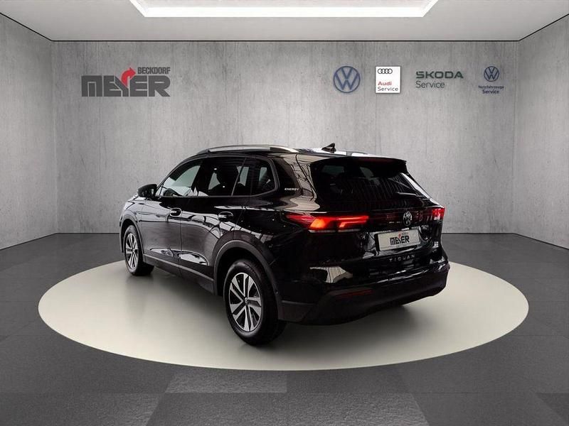 Neu VW Tiguan 131 PS (96 kW) 2026 Grenadillschwarz SUV