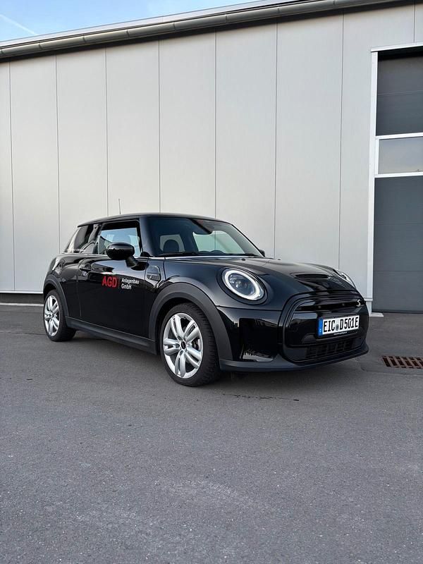 Schwarz Gebraucht 2022 Mini Cooper SE Kleinwagen | 20.990 € (Teuer) - Bild 1/4