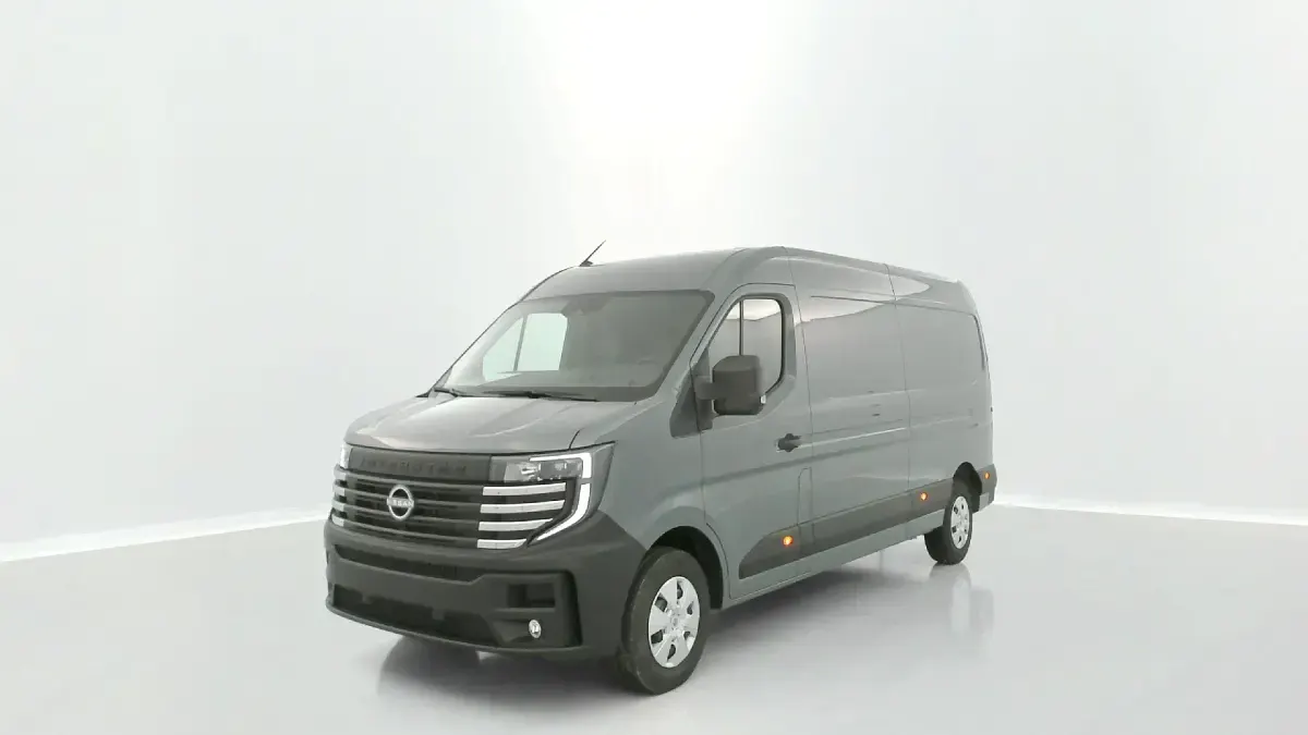 Gebraucht Nissan Interstar Tekna 150 PS (110 kW) 2024 (gris urban) Van