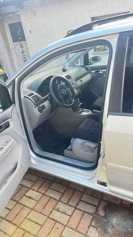 Gebraucht VW Touran 140 PS (102 kW) 2011 Silber Van / Kleinbus