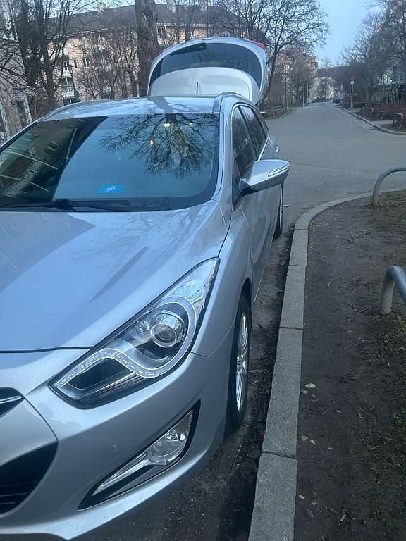 Gebraucht Hyundai i40 Premium 177 PS (130 kW) 2012 Silber Kombi