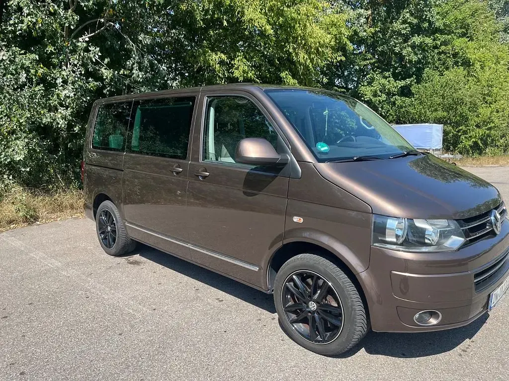 Gebraucht VW Multivan Highline 179 PS (131 kW) 2011 Braun Van / Kleinbus