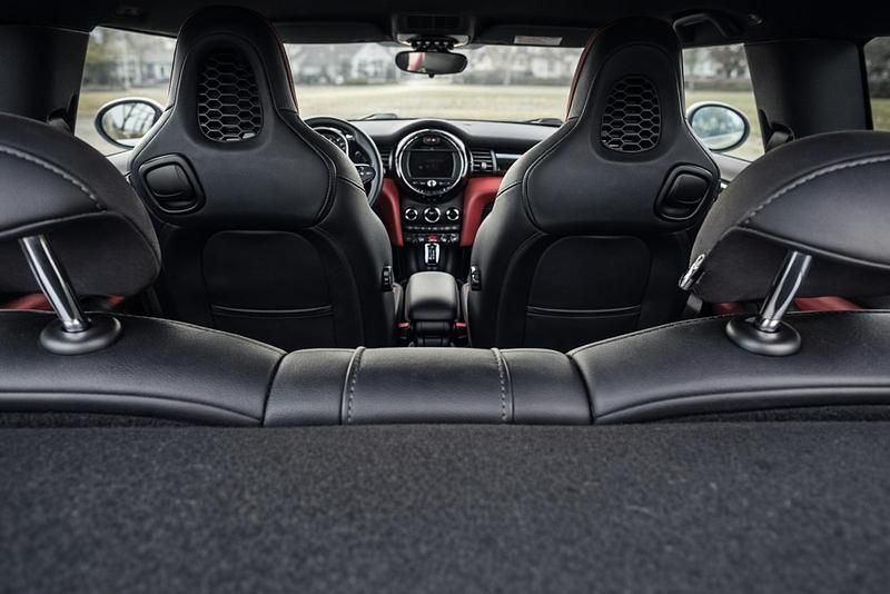 Second-hand Mini John Cooper Works 231 CP (169 kW) 2018 Negru Hatchback