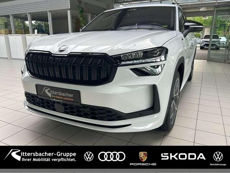 Moonweiss metallic Neu 2025 Skoda Kodiaq SportLine SUV | 52.490 € (Fairer Preis) - Bild 1/4