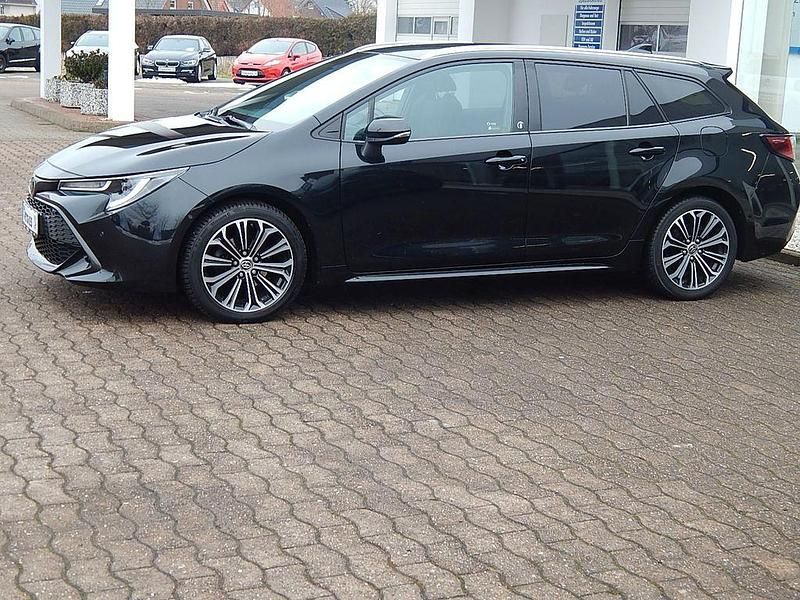 Gebraucht Toyota Corolla Team 116 PS (85 kW) 2021 Schwarz Kombi